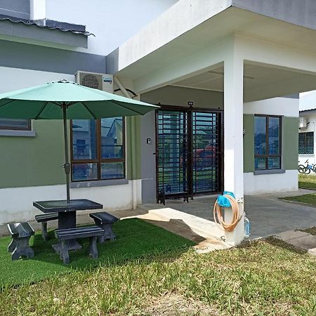 Aisya Homestay Bajet Karak Setia Екстер'єр фото