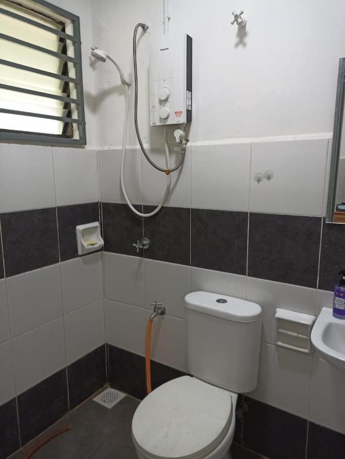 Aisya Homestay Bajet Karak Setia Екстер'єр фото
